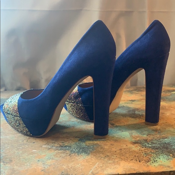 Strassed Heels - Picture 6 of 11